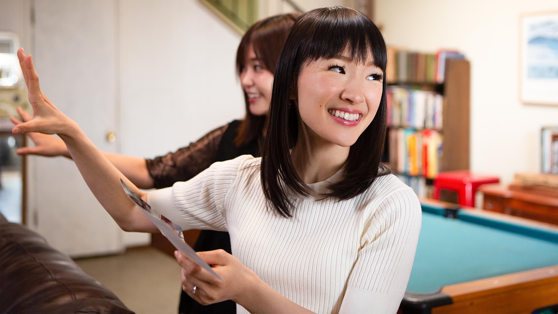 Tidying Up with Marie Kondo 1. Sezon 6. Bölüm