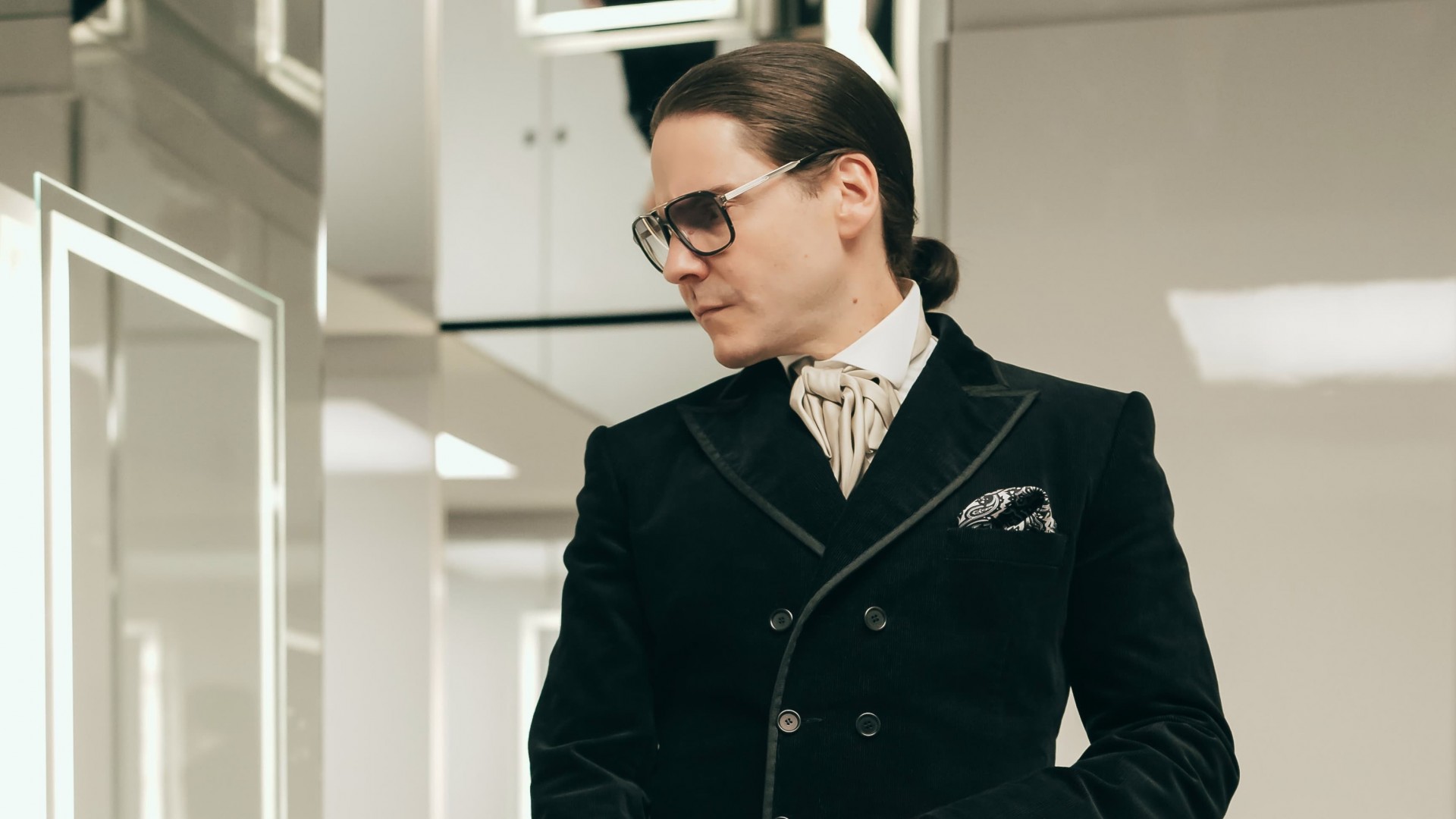Becoming Karl Lagerfeld 1. Sezon 1. Bölüm